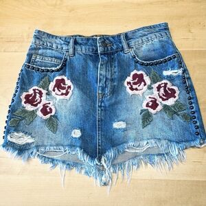 Free People Wild Rose Embroidered Denim Mini Skirt Frayed Hem / Studs Size 24